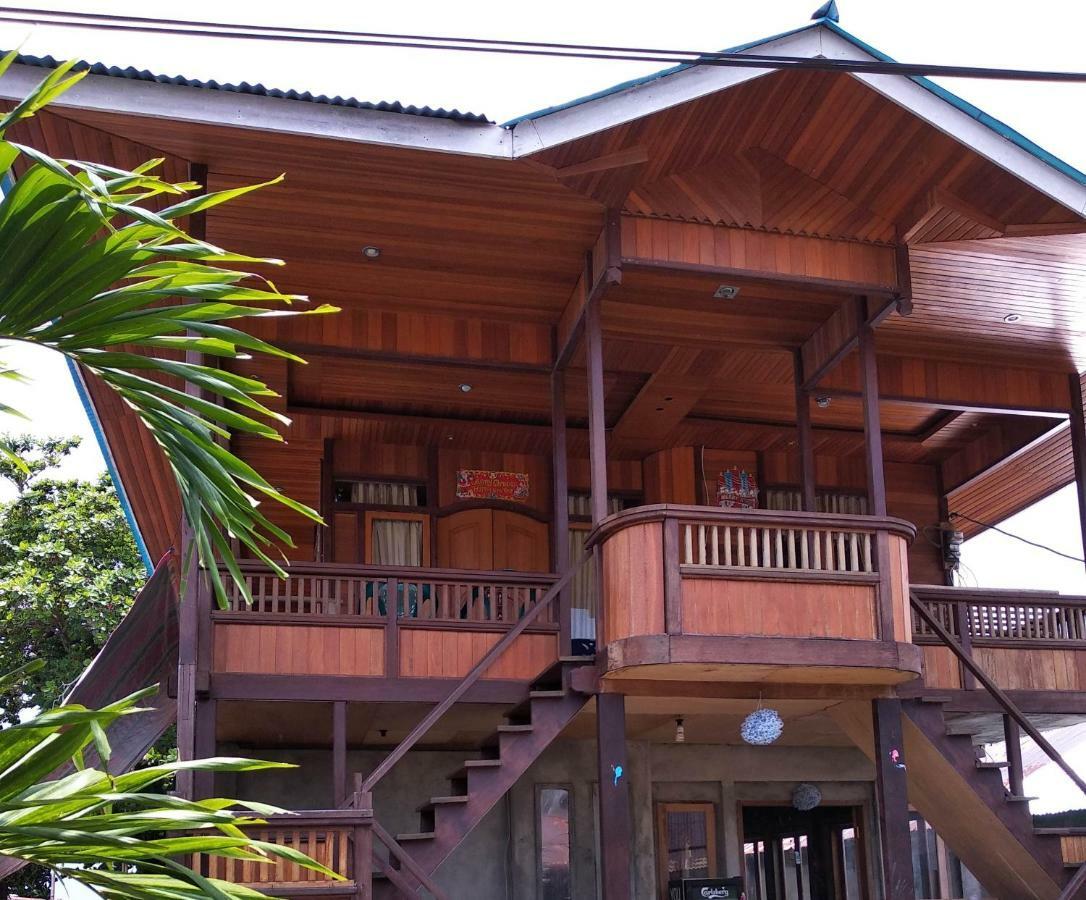 Sunset Guest House & Bar Bunaken Eksteriør billede