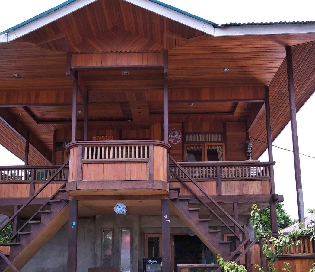 Sunset Guest House & Bar Bunaken Eksteriør billede